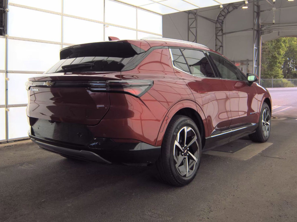 Used 2025 Chevrolet Equinox EV LT w/ Convenience Package FWD image 3