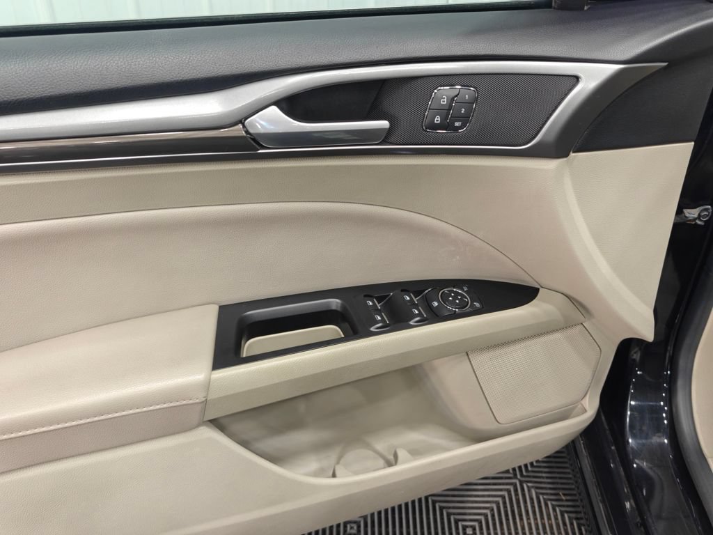 Used 2019 Ford Fusion SEL FWD image 42