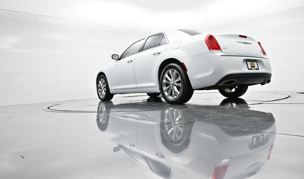 Used 2022 Chrysler 300 Touring AWD/4WD image 24