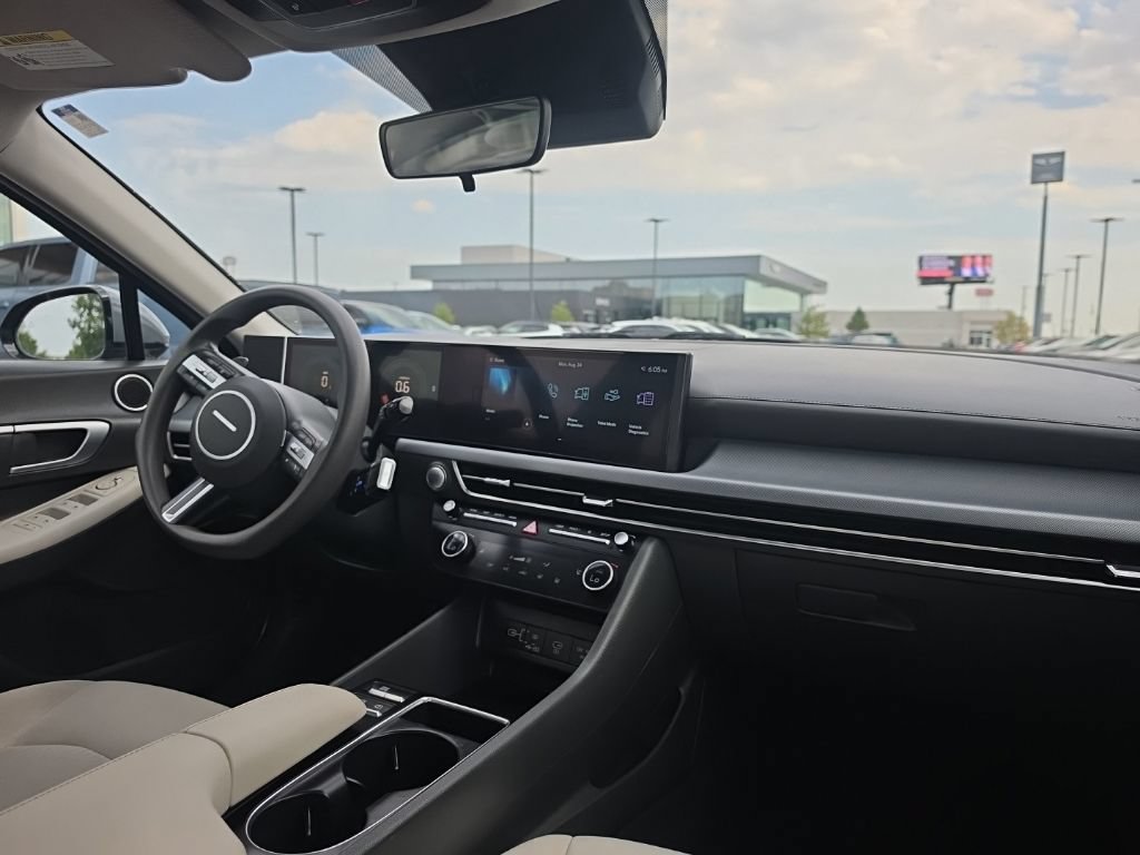 Certified 2025 Hyundai Sonata SEL FWD image 11