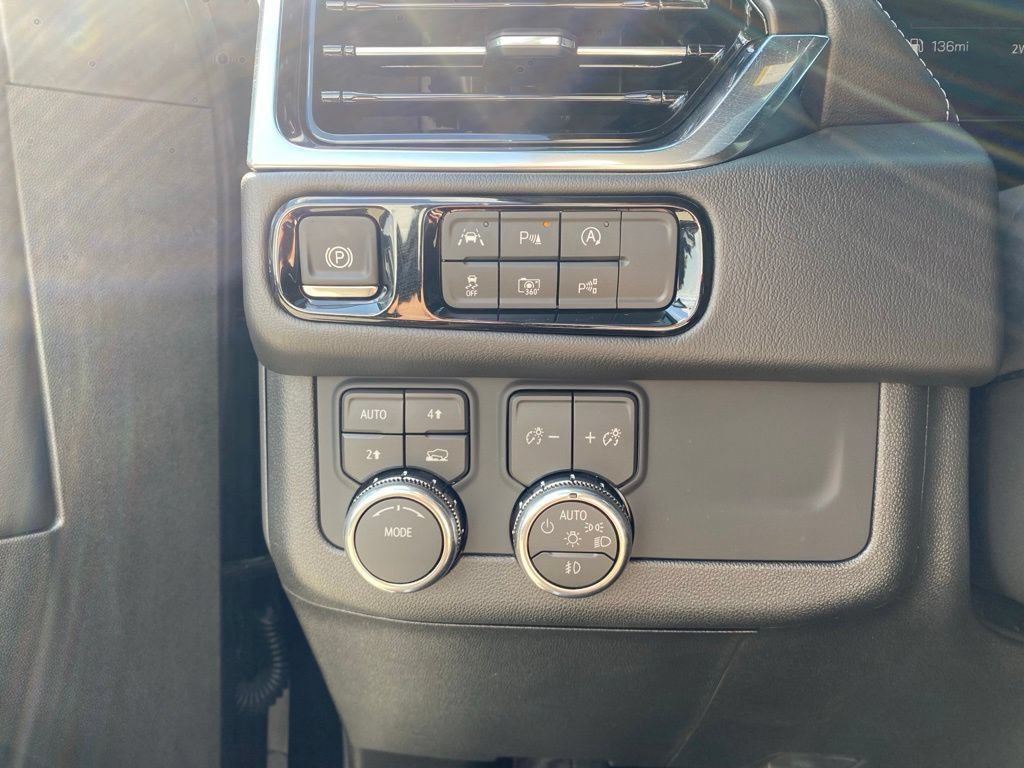 Used 2026 GMC Yukon Denali w/ Sun & Power Step Package AWD/4WD image 22