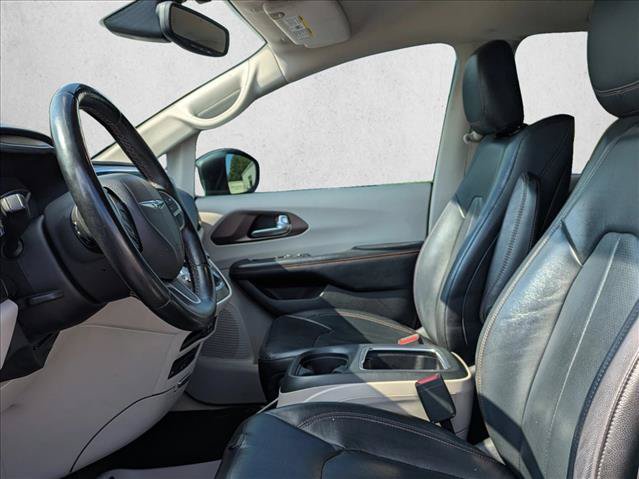 Used 2017 Chrysler Pacifica Touring-L Plus FWD image 13