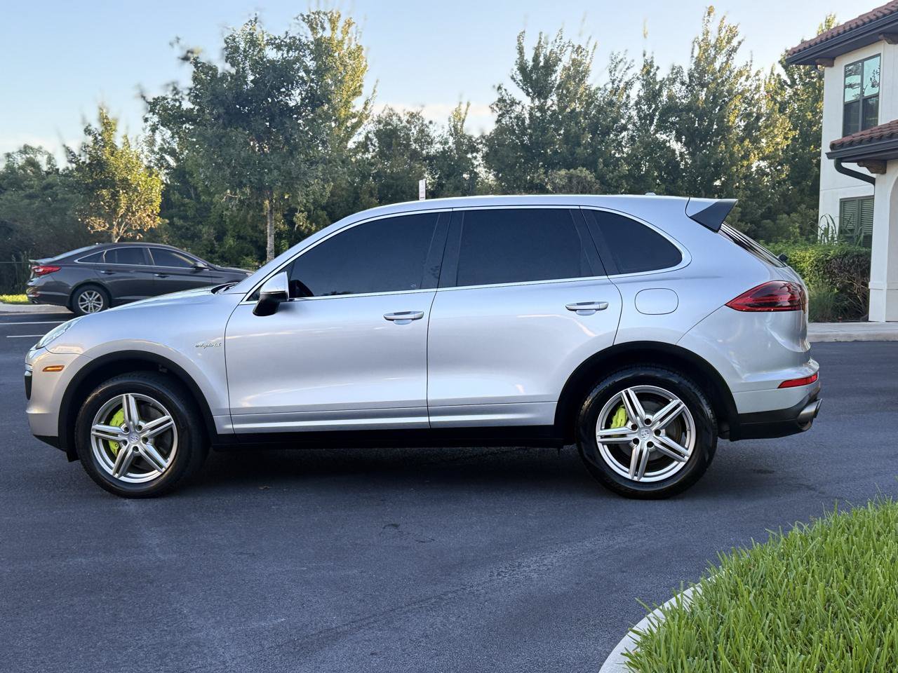 Used 2016 Porsche Cayenne S AWD/4WD image 8
