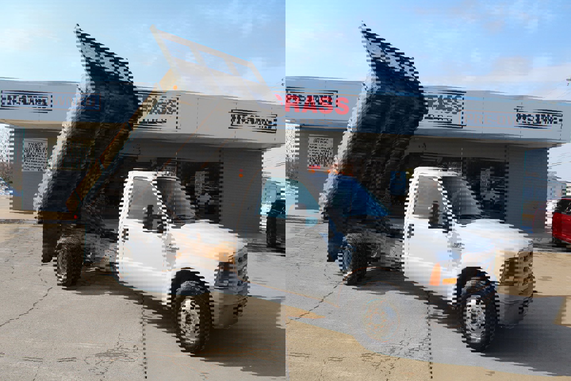 Used 2005 Ford F350 XL image 2