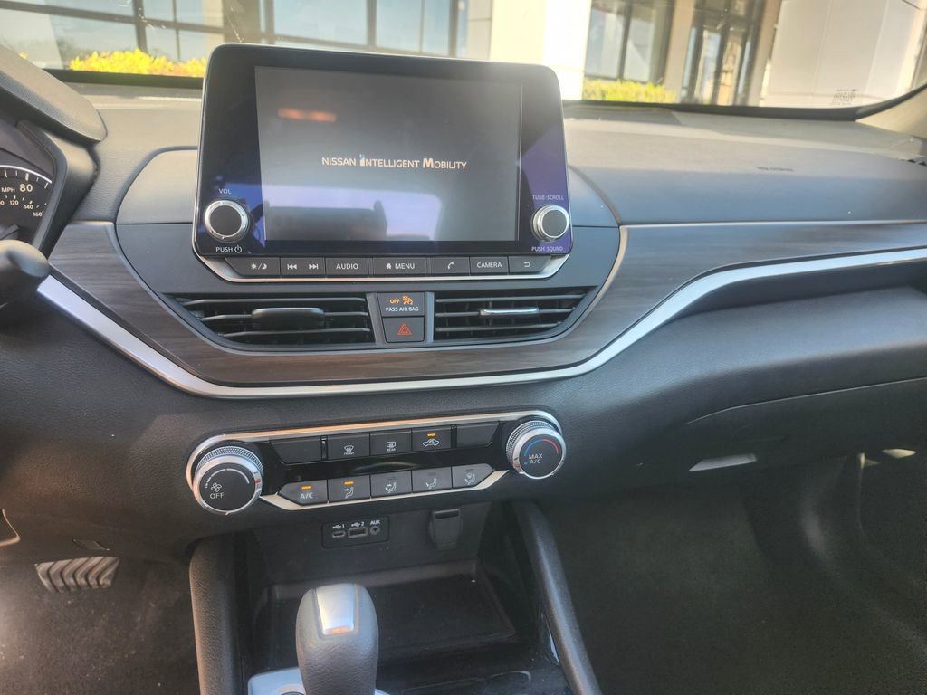 Used 2024 Nissan Altima 2.5 SV image 15