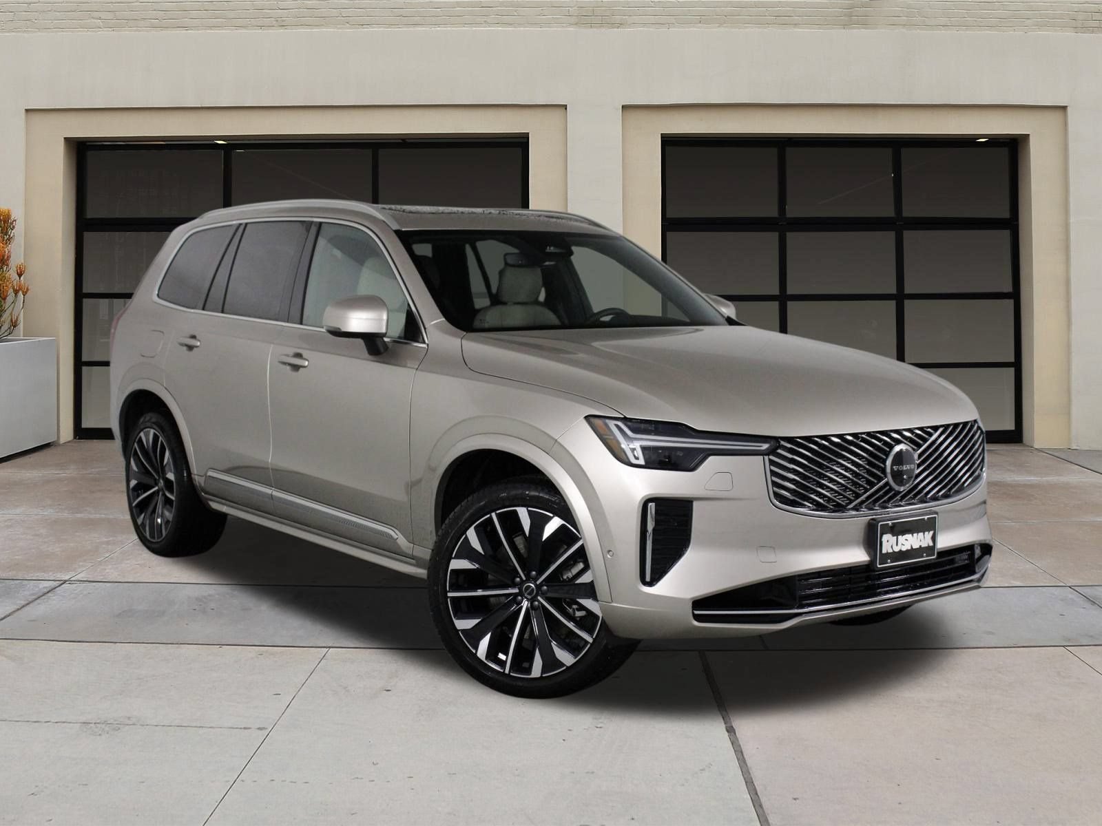 New 2026 Volvo XC90 T8 Plus w/ Protection Package Premier AWD/4WD image 19