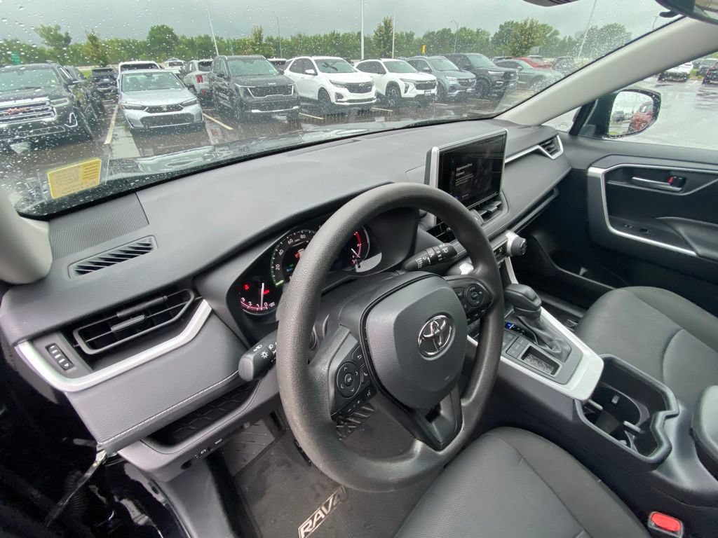 Used 2025 Toyota RAV4 XLE FWD image 9