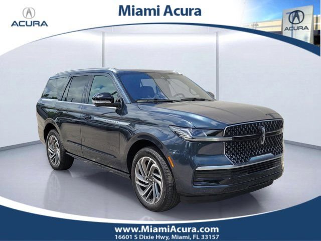Used 2025 Lincoln Navigator Reserve image 1