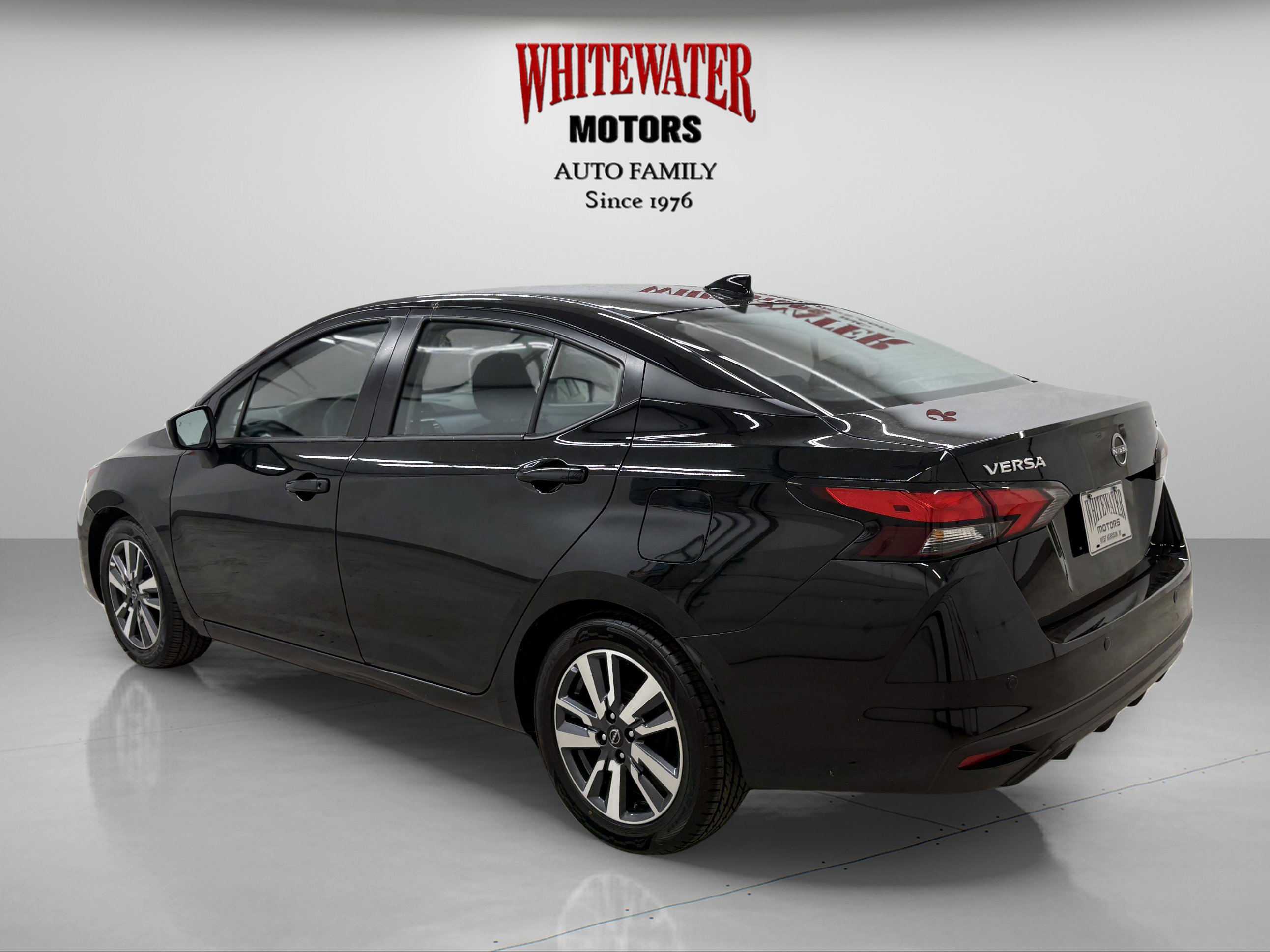 Used 2023 Nissan Versa SV image 2