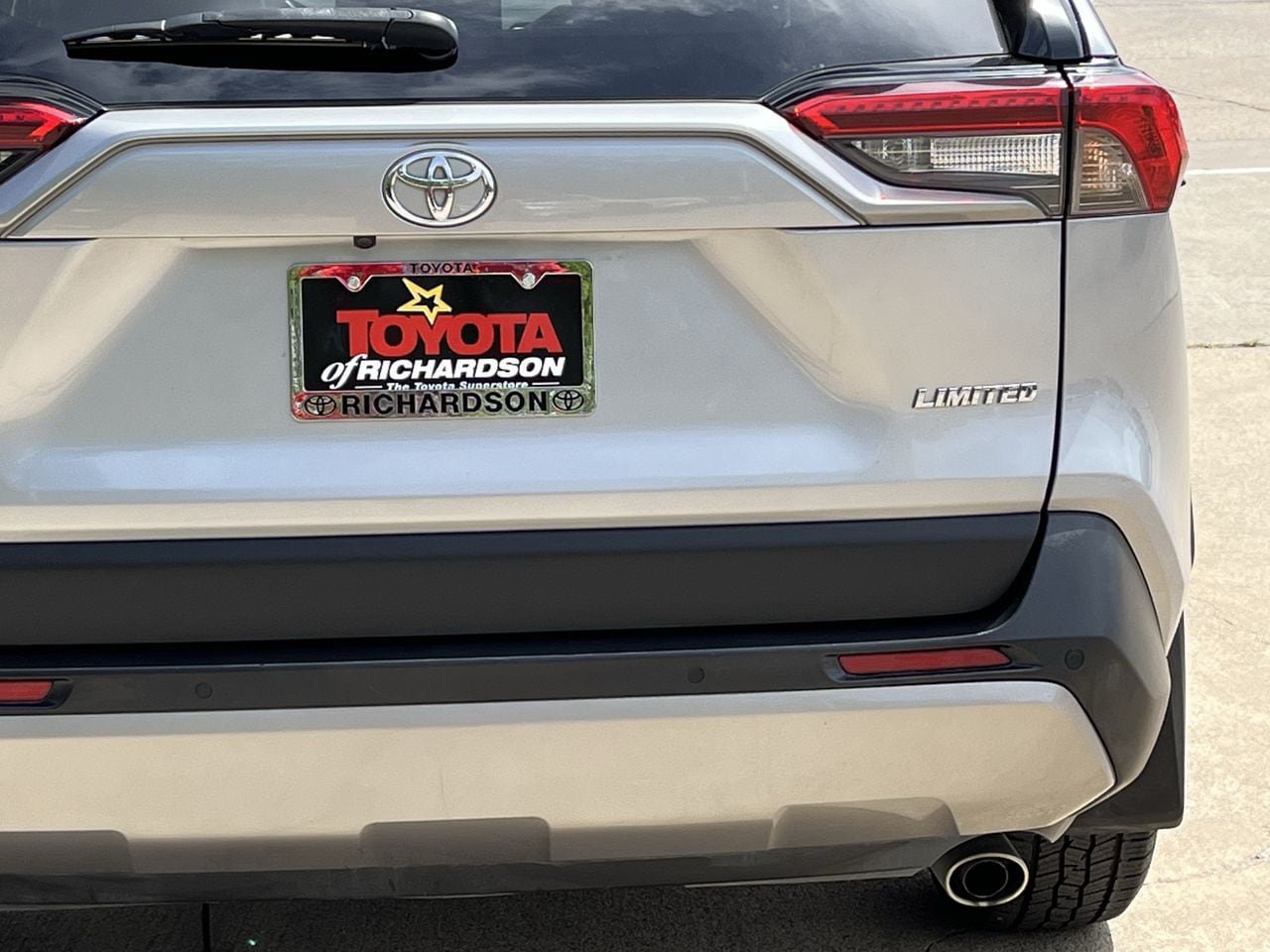 Used 2023 Toyota RAV4 Limited FWD image 6