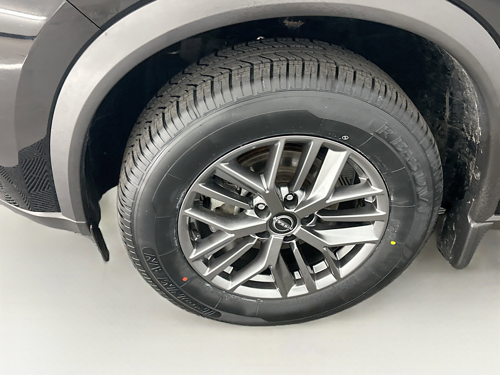 Used 2023 Nissan Rogue S image 11