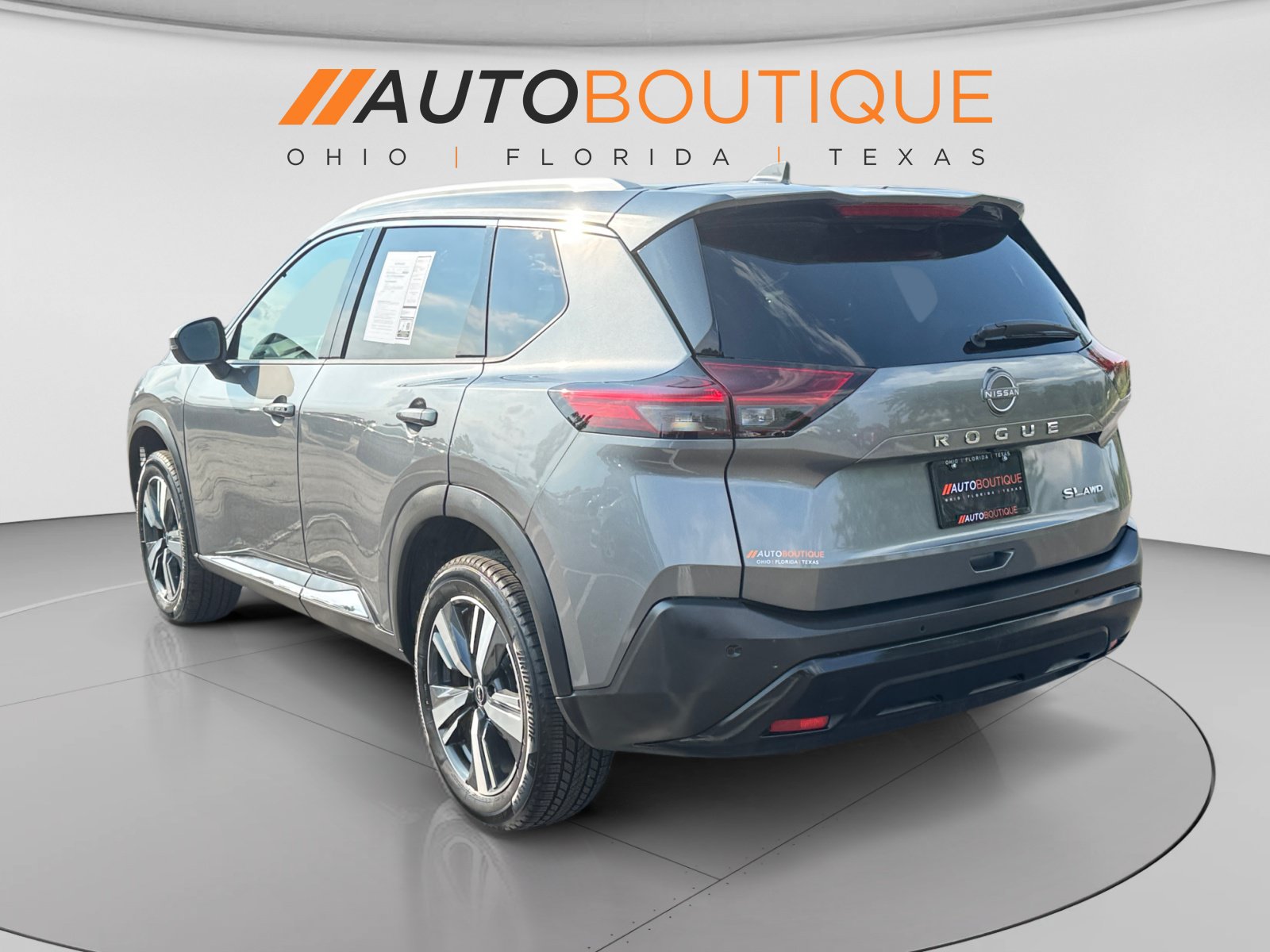 Used 2023 Nissan Rogue SL AWD/4WD image 3