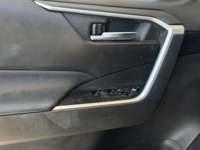 Used 2021 Toyota RAV4 XLE w/ Convenience Package FWD image 26