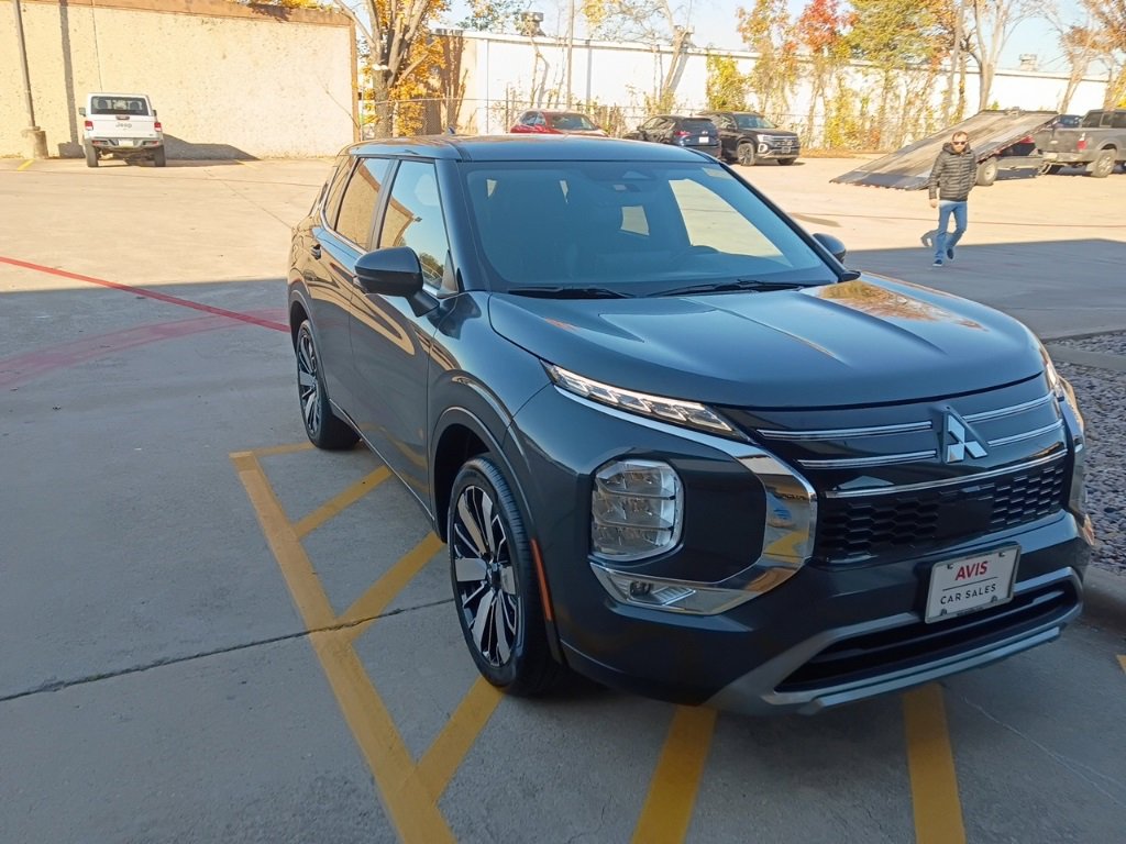 Used 2025 Mitsubishi Outlander SE image 5