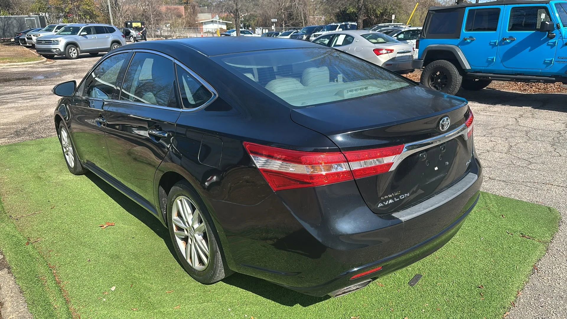 Used 2013 Toyota Avalon XLE Premium FWD image 6