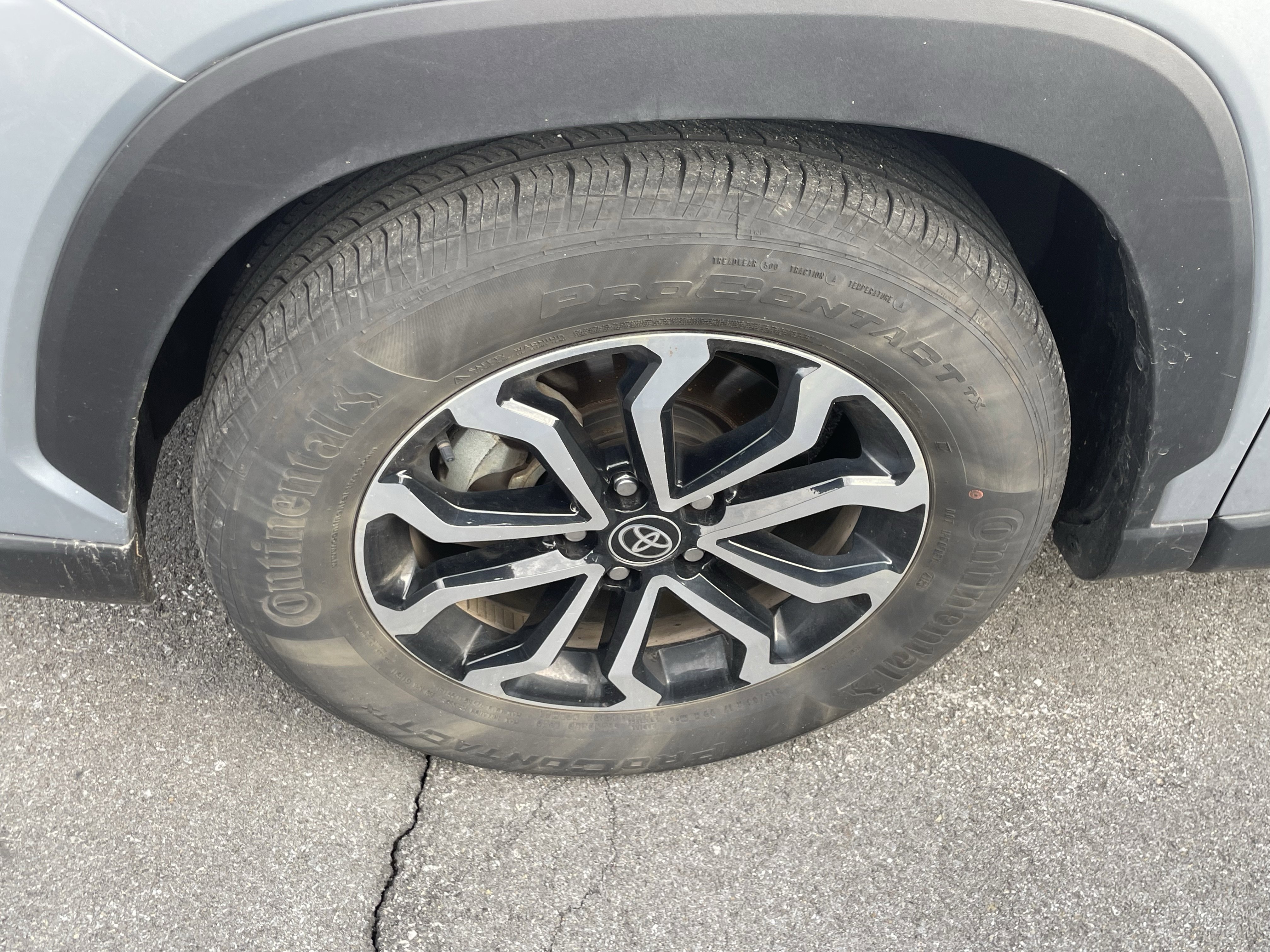 Used 2024 Toyota Corolla Cross SE w/ Moonroof Package video 5