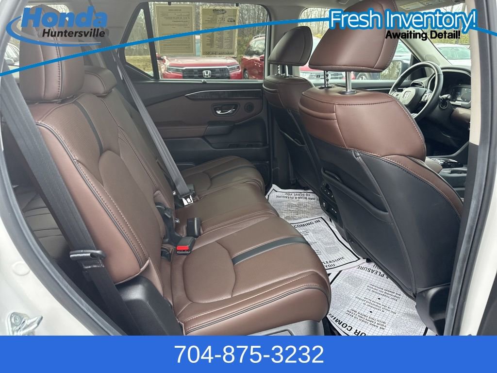 Used 2025 Honda Pilot Elite image 13