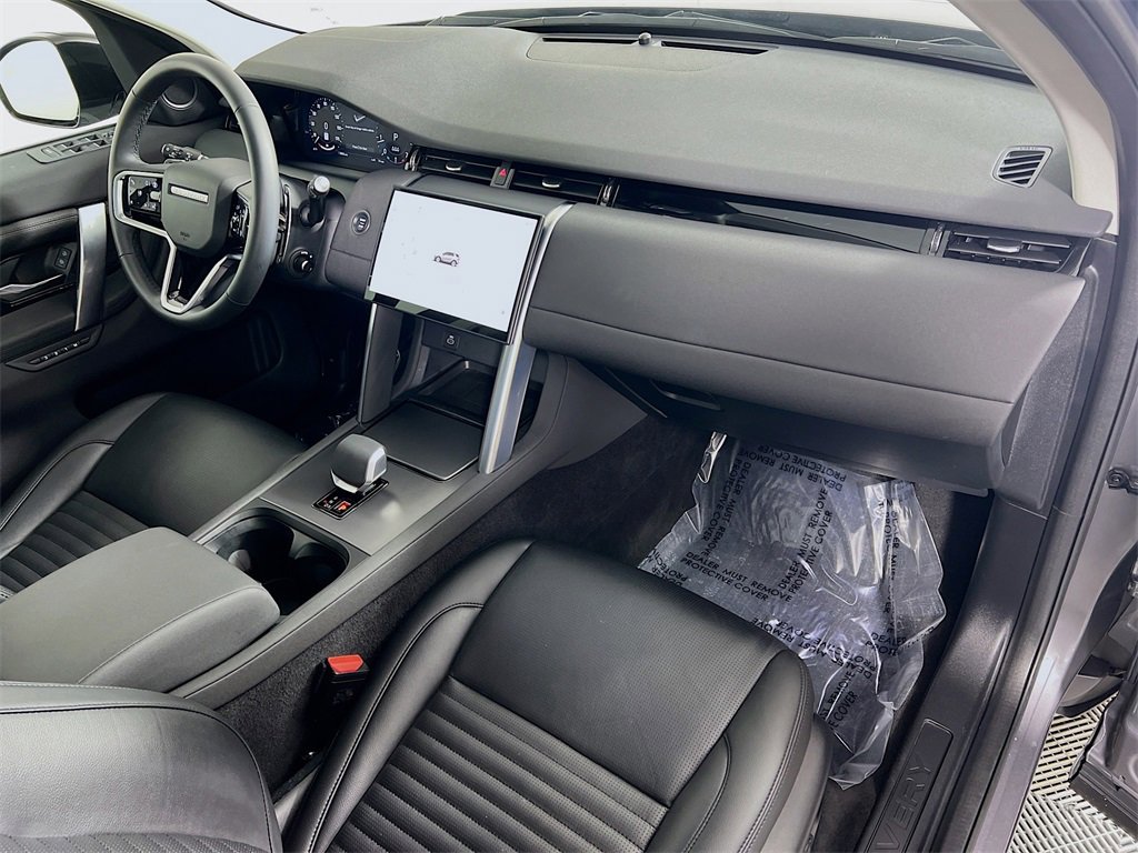 Used 2025 Land Rover Discovery Sport S image 30