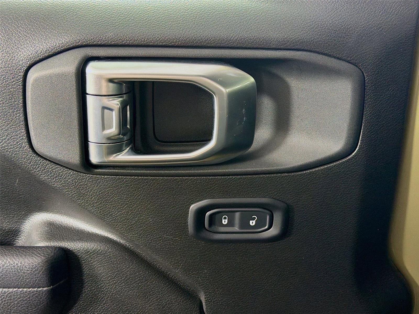 Used 2025 Jeep Wrangler Sport AWD/4WD image 18