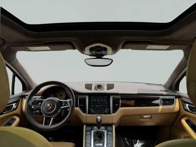 Used 2017 Porsche Macan Turbo AWD/4WD image 41