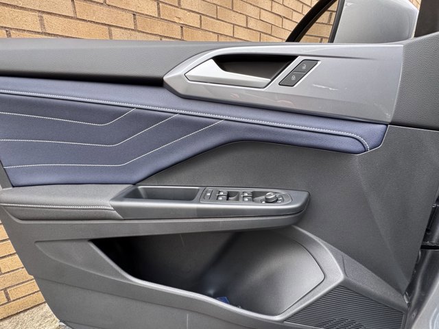 New 2025 Volkswagen Taos SEL image 27