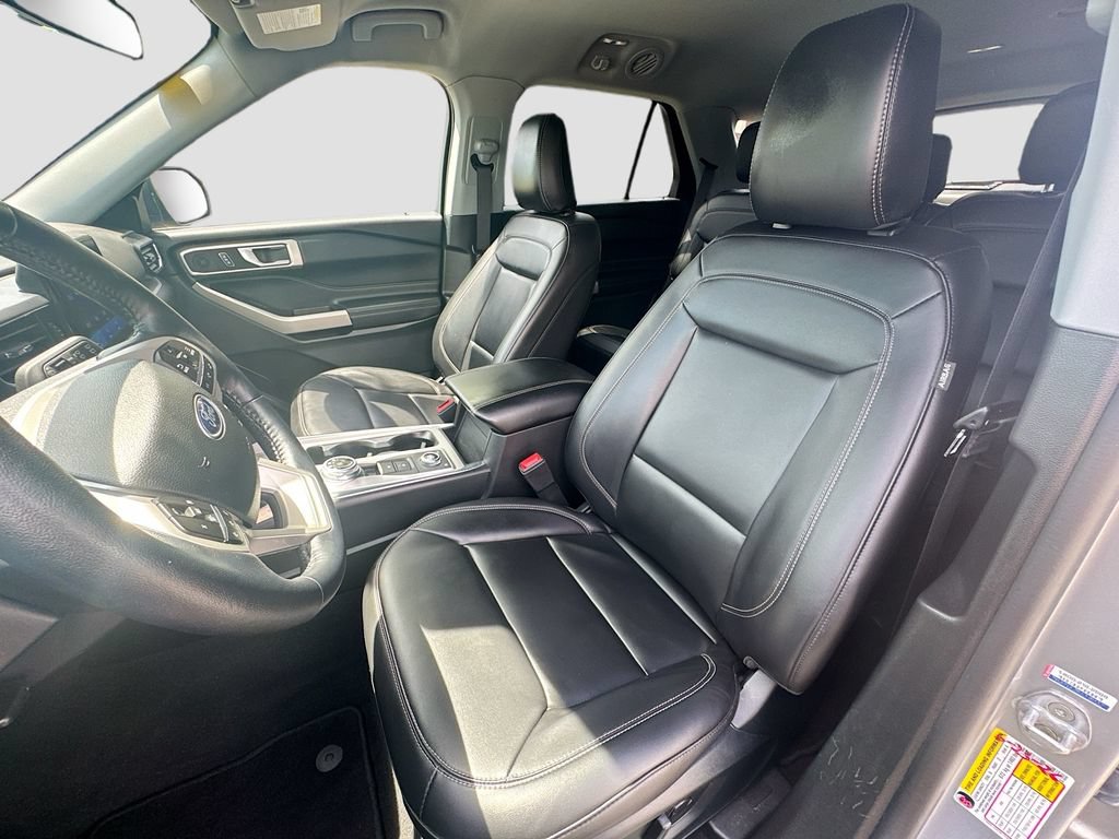 Used 2023 Ford Explorer XLT w/ Equipment Group 202A AWD/4WD image 27