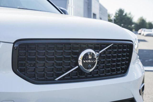 New 2026 Volvo XC40 B5 Plus w/ Protection Package Premier AWD/4WD image 12