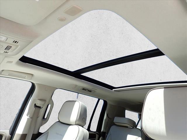 Used 2023 GMC Yukon XL Denali AWD/4WD image 16