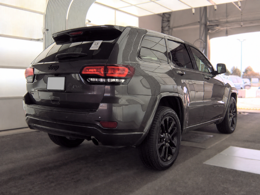 Used 2020 Jeep Grand Cherokee Altitude AWD/4WD image 5