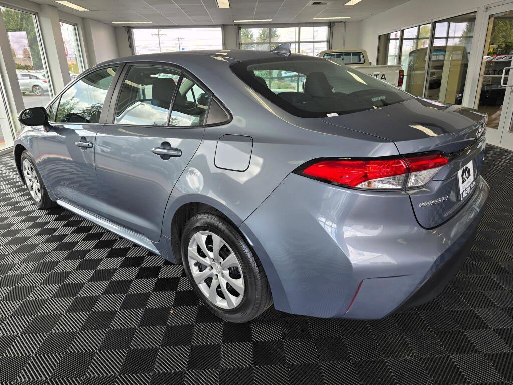 Used 2024 Toyota Corolla LE FWD image 5