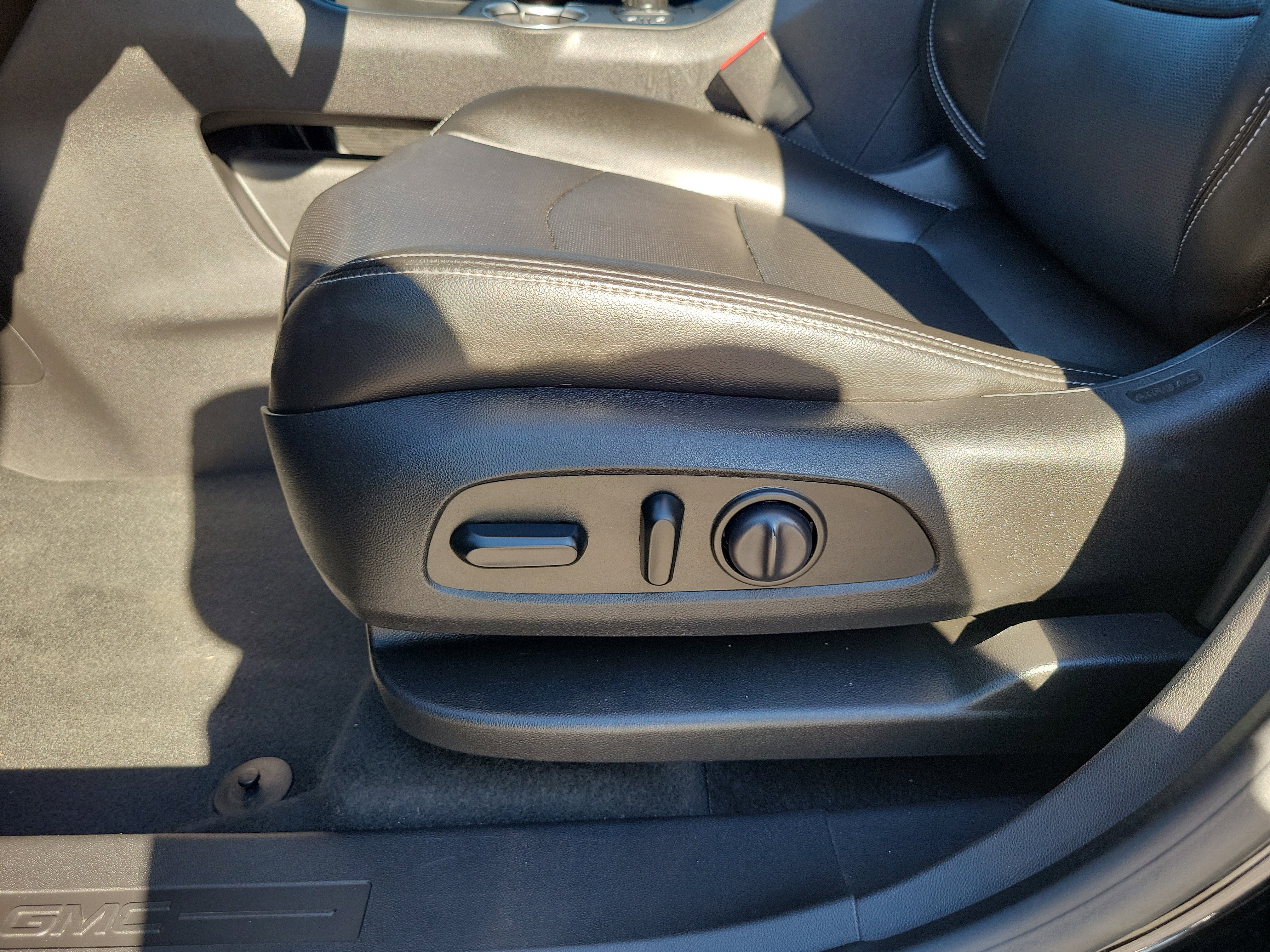Used 2022 GMC Terrain SLT FWD image 12