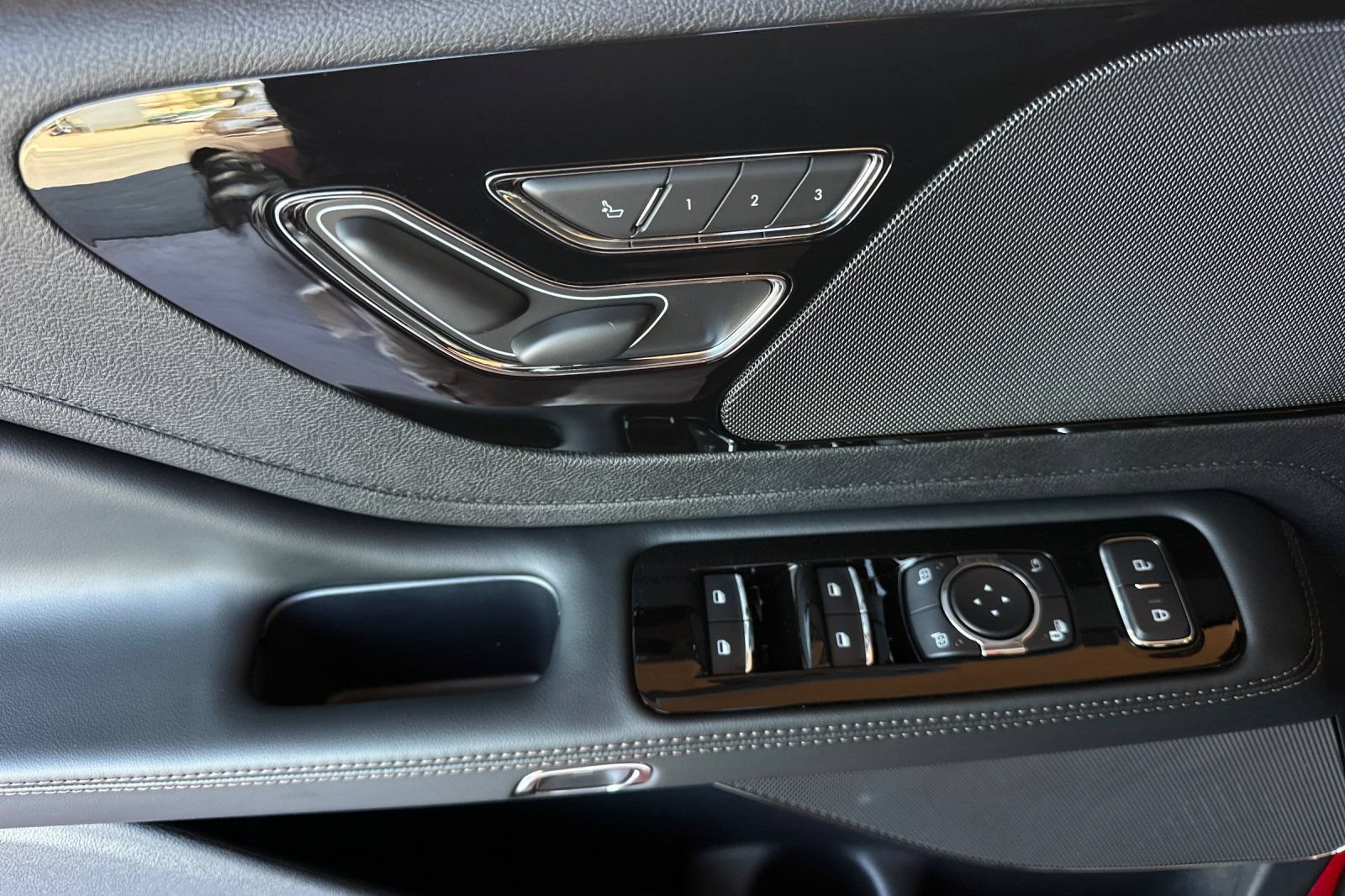 New 2026 Lincoln Aviator 2WD w/ Jet Appearance Package image 10