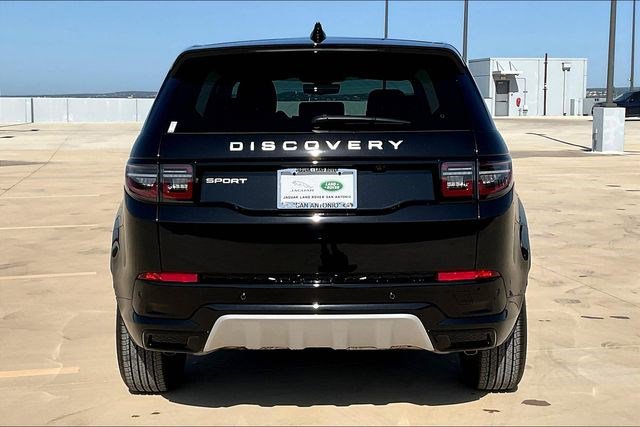 New 2025 Land Rover Discovery Sport S image 4