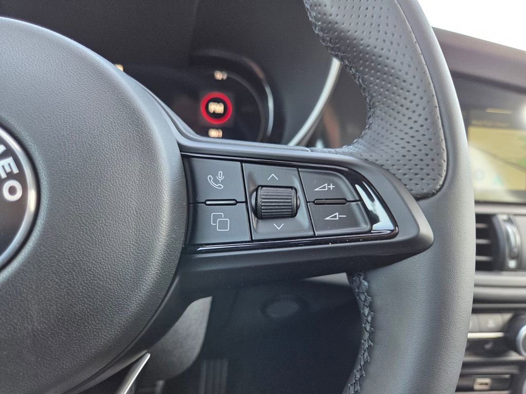 New 2026 Alfa Romeo Giulia Base w/ Driving Assist Package image 25