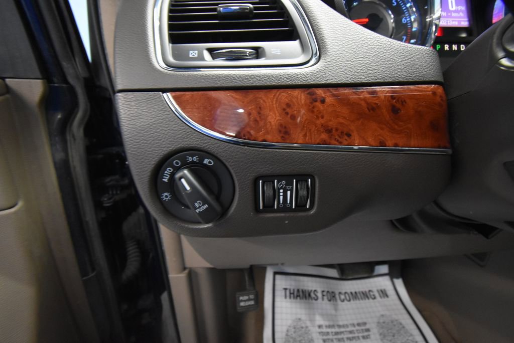 Used 2016 Chrysler Town & Country Touring FWD image 7
