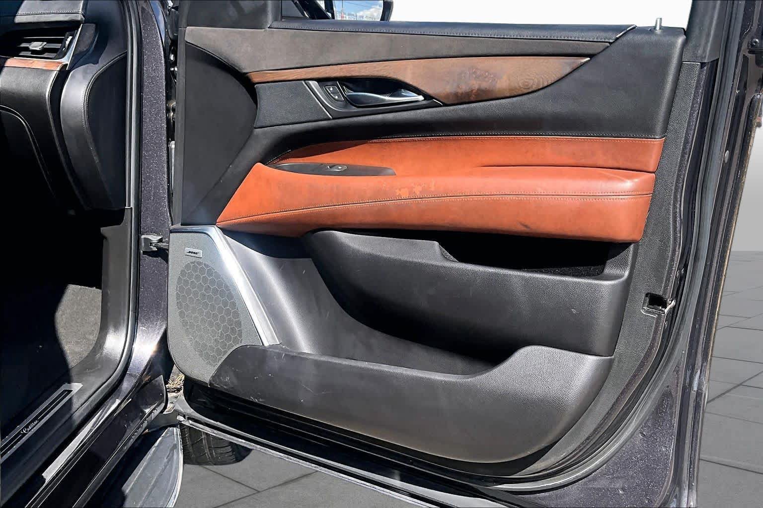 Used 2018 Cadillac Escalade ESV Luxury RWD image 23