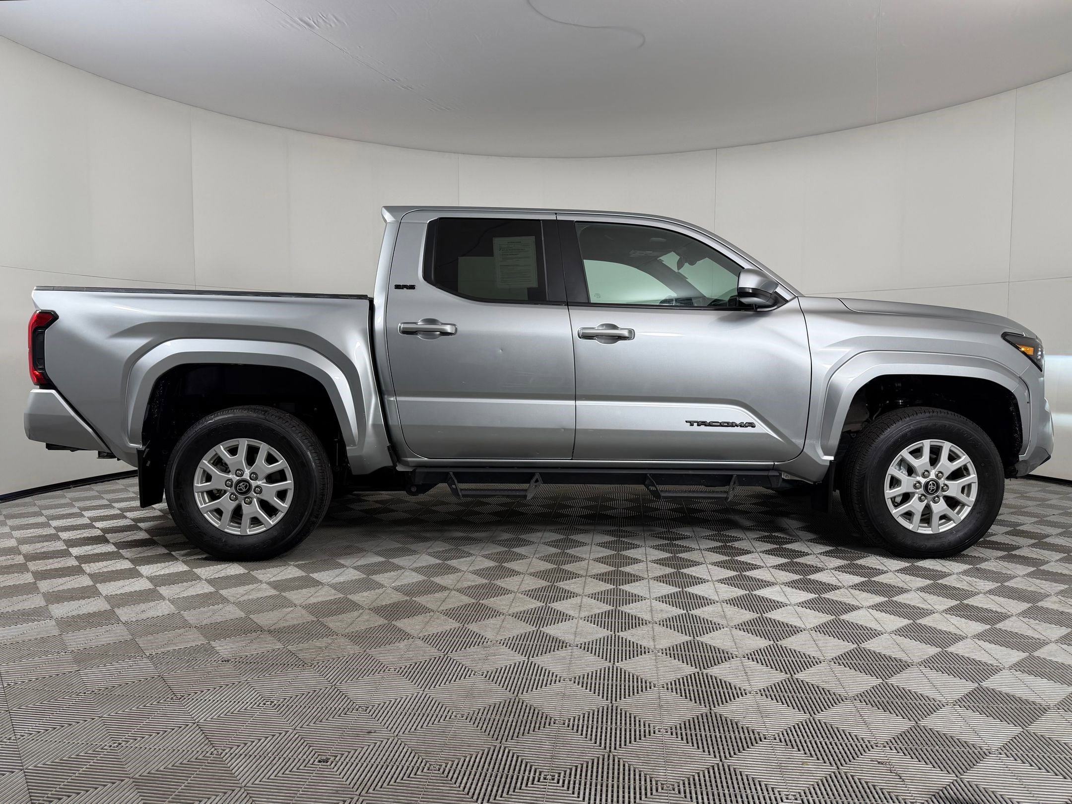 Certified 2024 Toyota Tacoma SR5 image 7