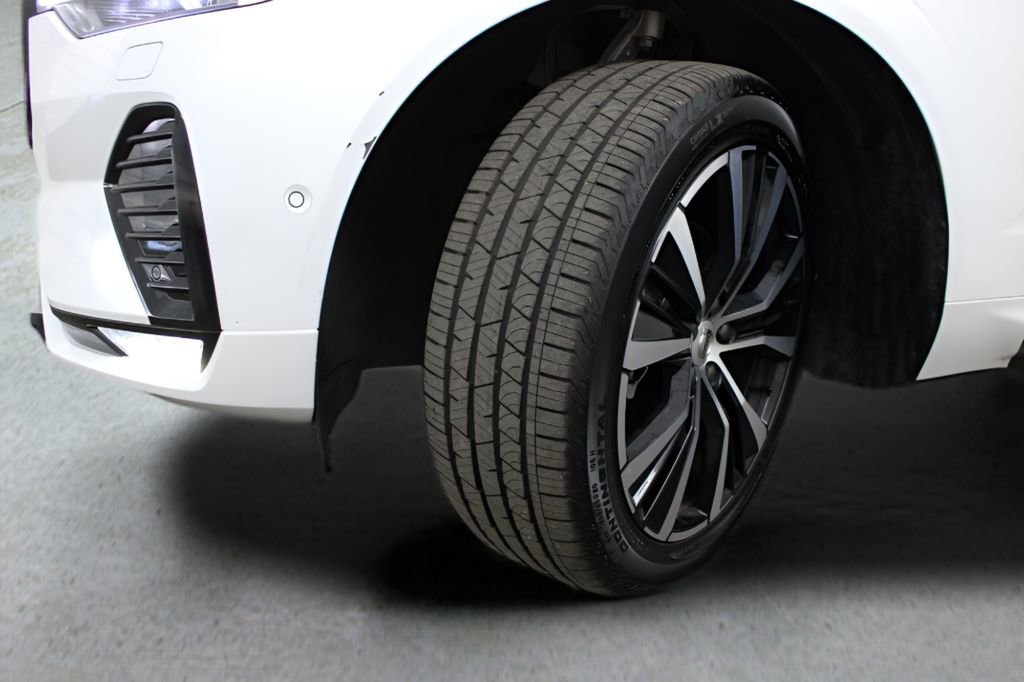 Used 2025 Volvo XC60 B5 Ultra image 45