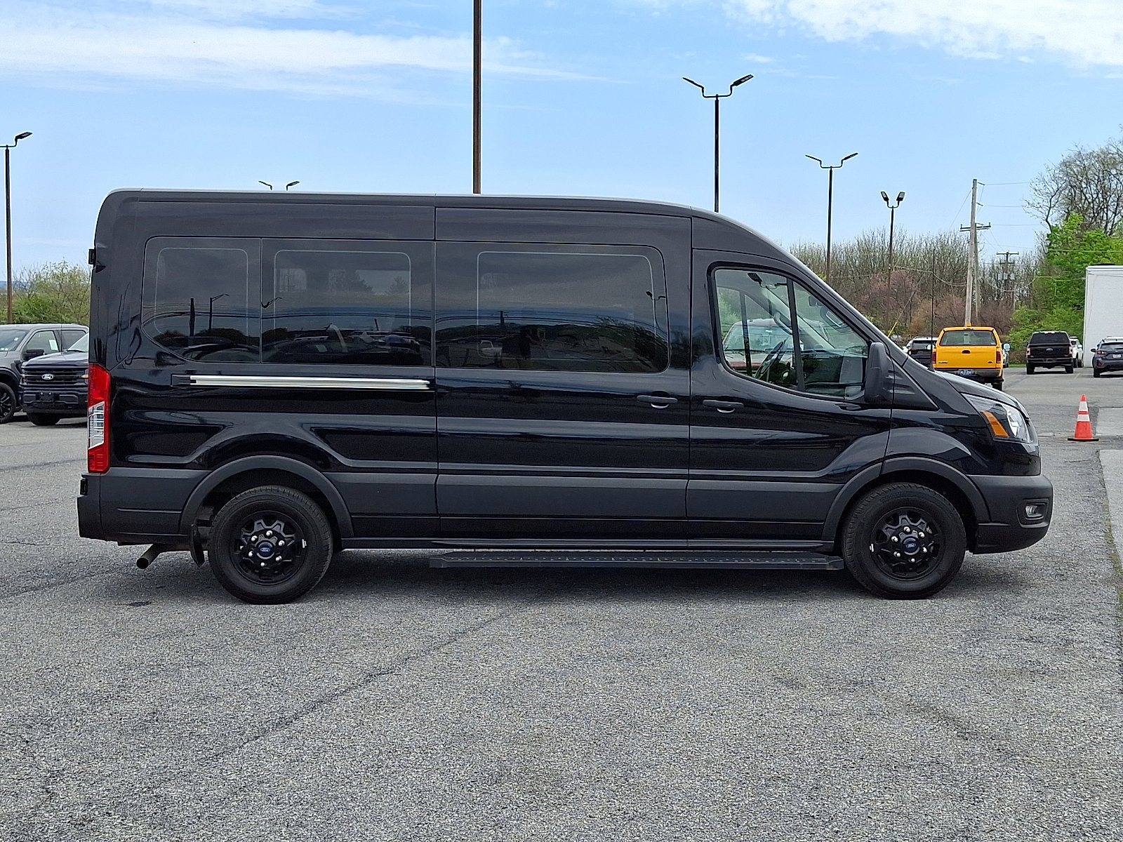 Used 2023 Ford Transit 350 XL AWD/4WD image 7