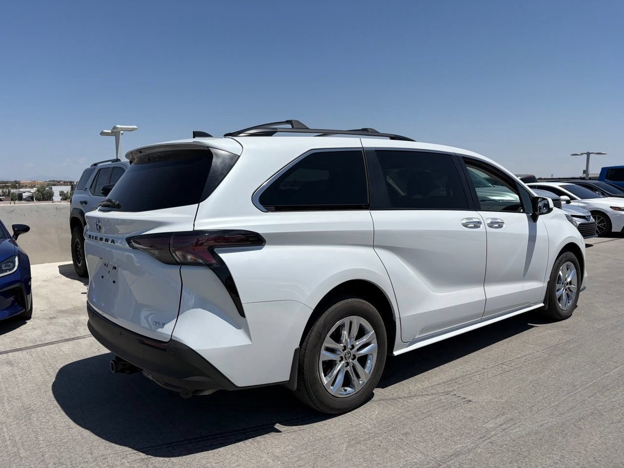 Used 2025 Toyota Sienna XLE w/ XLE Plus Package FWD image 2