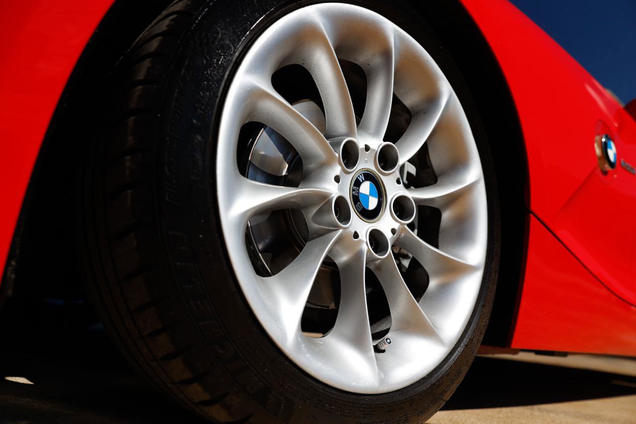 Used 2005 BMW Z4 2.5i image 24