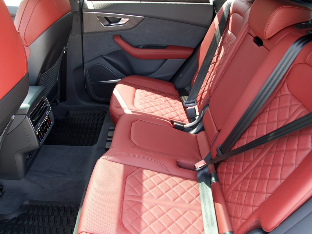 Used 2026 Audi SQ8 Premium Plus AWD/4WD image 18