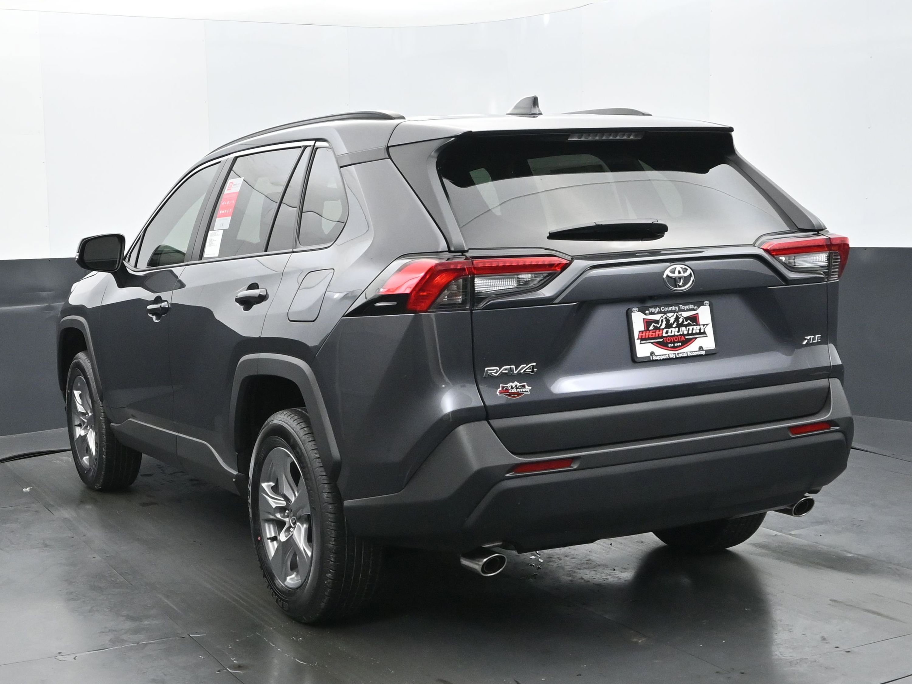 Used 2025 Toyota RAV4 XLE w/ Convenience Package image 4