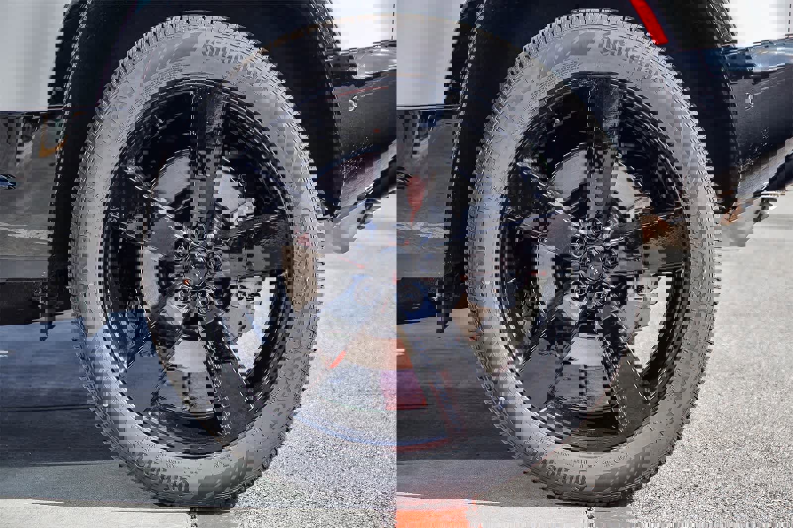 New 2026 Land Rover Defender 110 X-Dynamic SE image 8