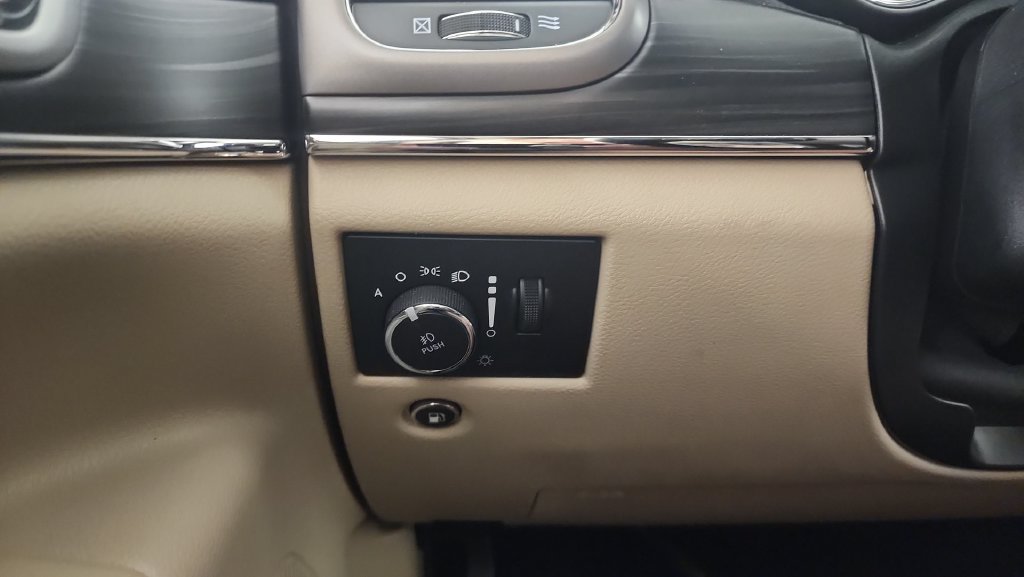 Used 2020 Jeep Grand Cherokee Limited AWD/4WD image 23