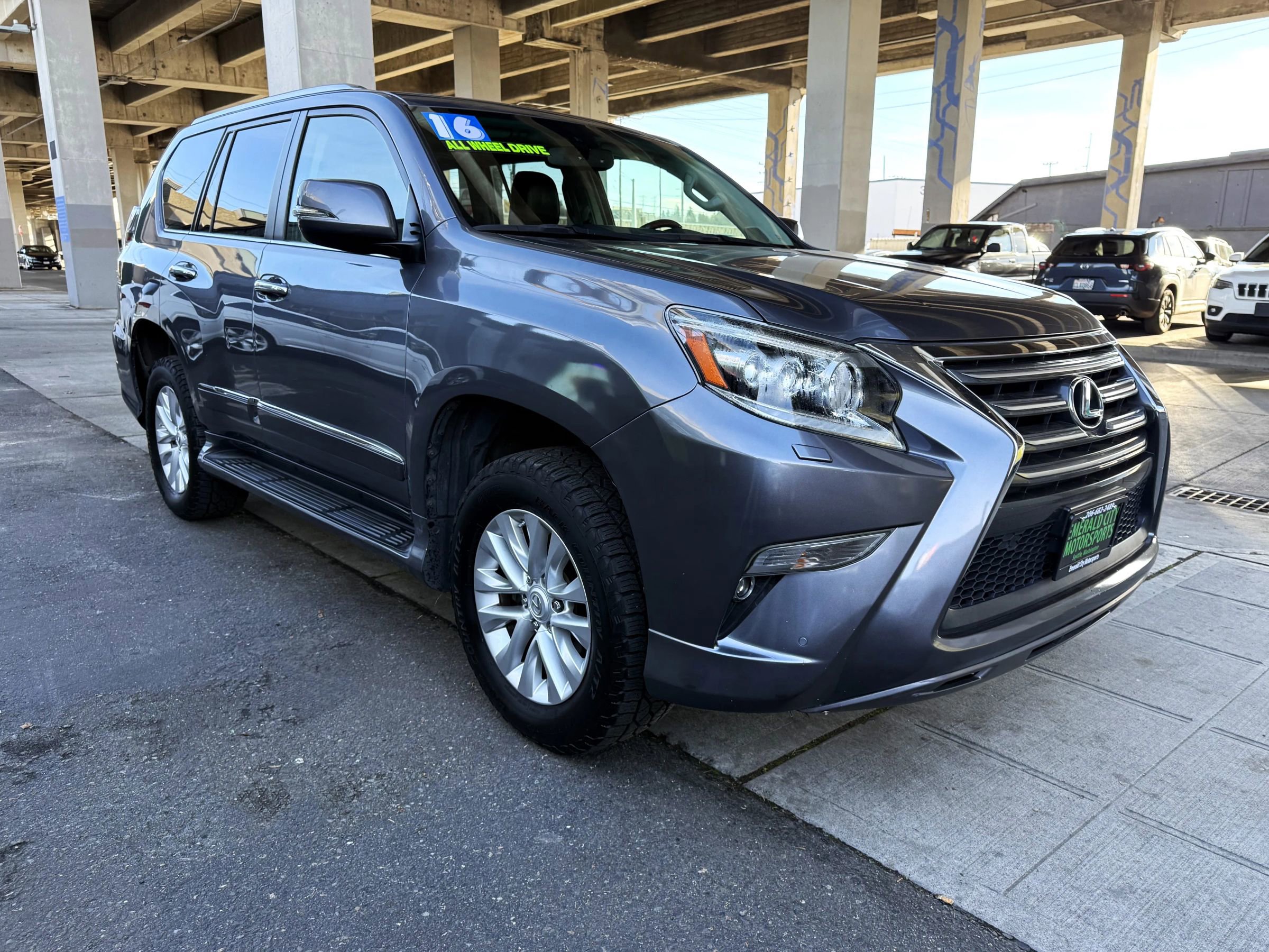 Used 2016 Lexus GX 460 image 3
