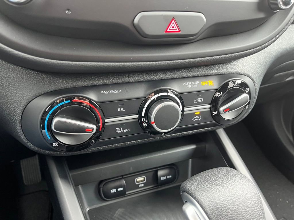 Used 2025 Kia Soul LX w/ LX Technology Package FWD image 25