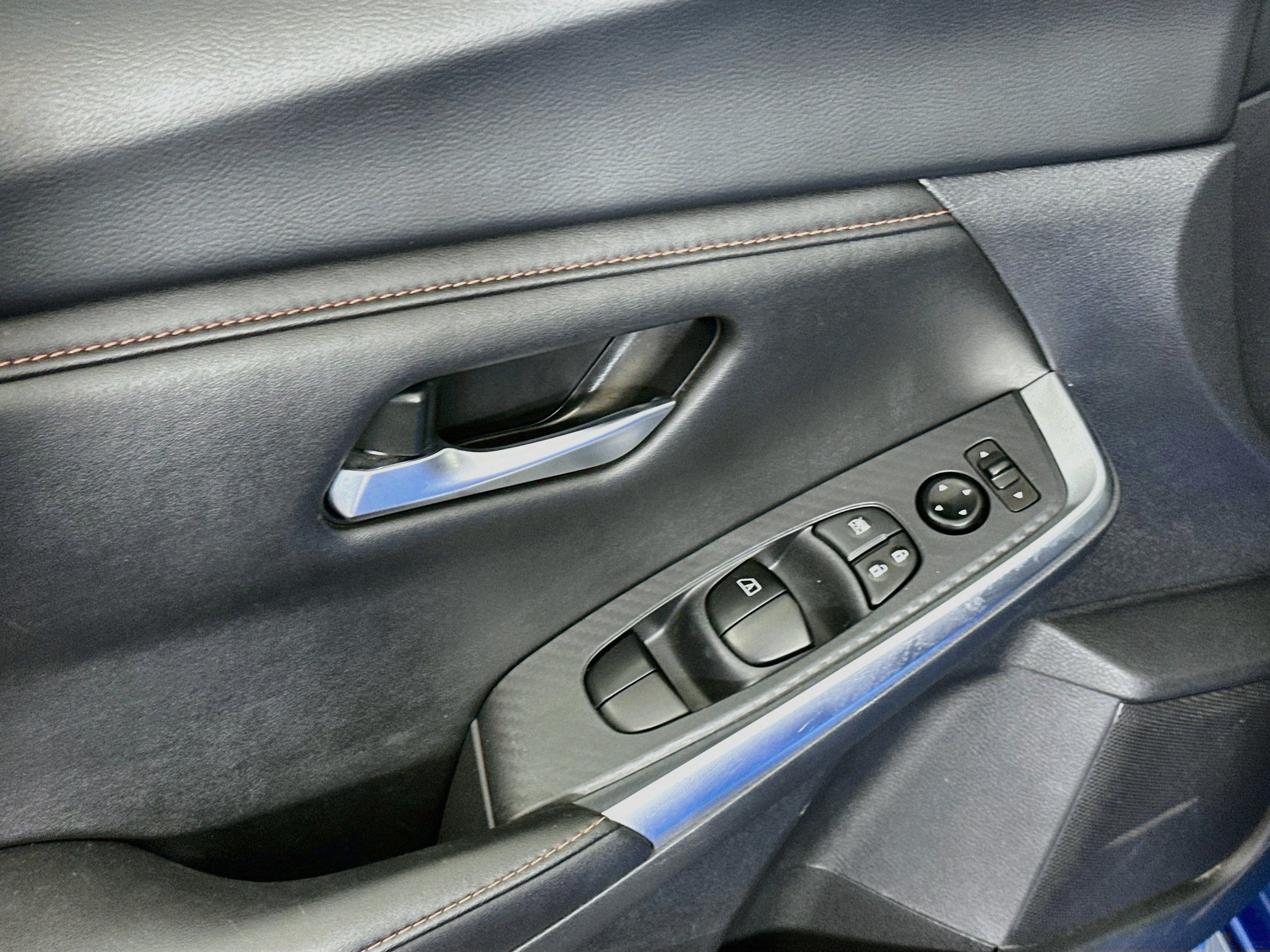 Used 2025 Nissan Sentra SR FWD image 15
