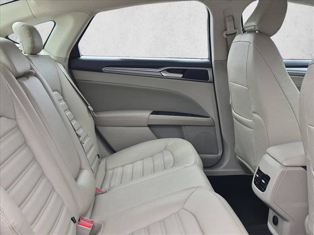 Used 2020 Ford Fusion SE FWD image 20