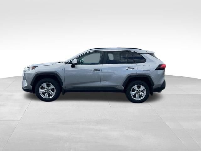 Used 2019 Toyota RAV4 XLE w/ Convenience Package AWD/4WD image 4